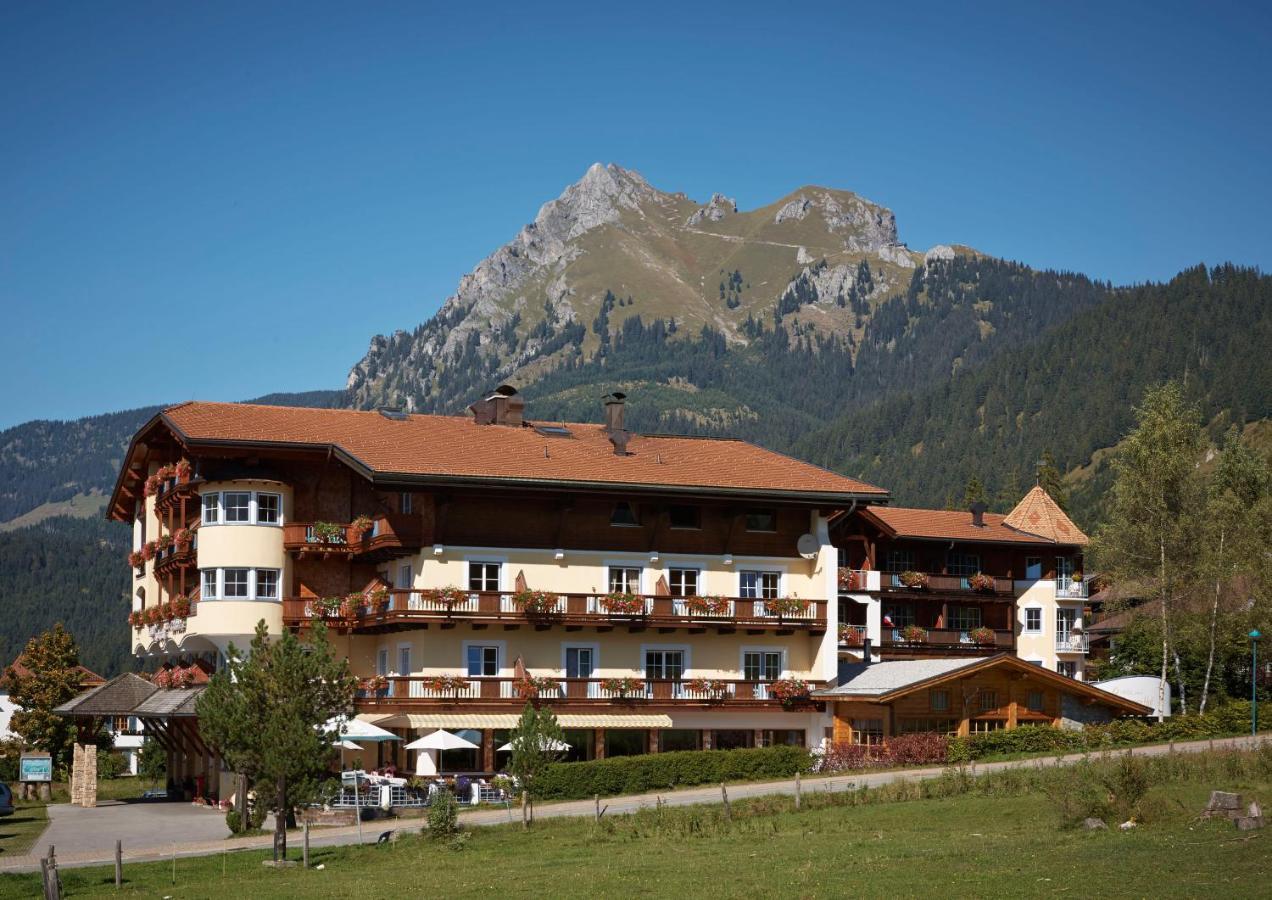 Hotel Lumberger Hof Graen Exterior photo